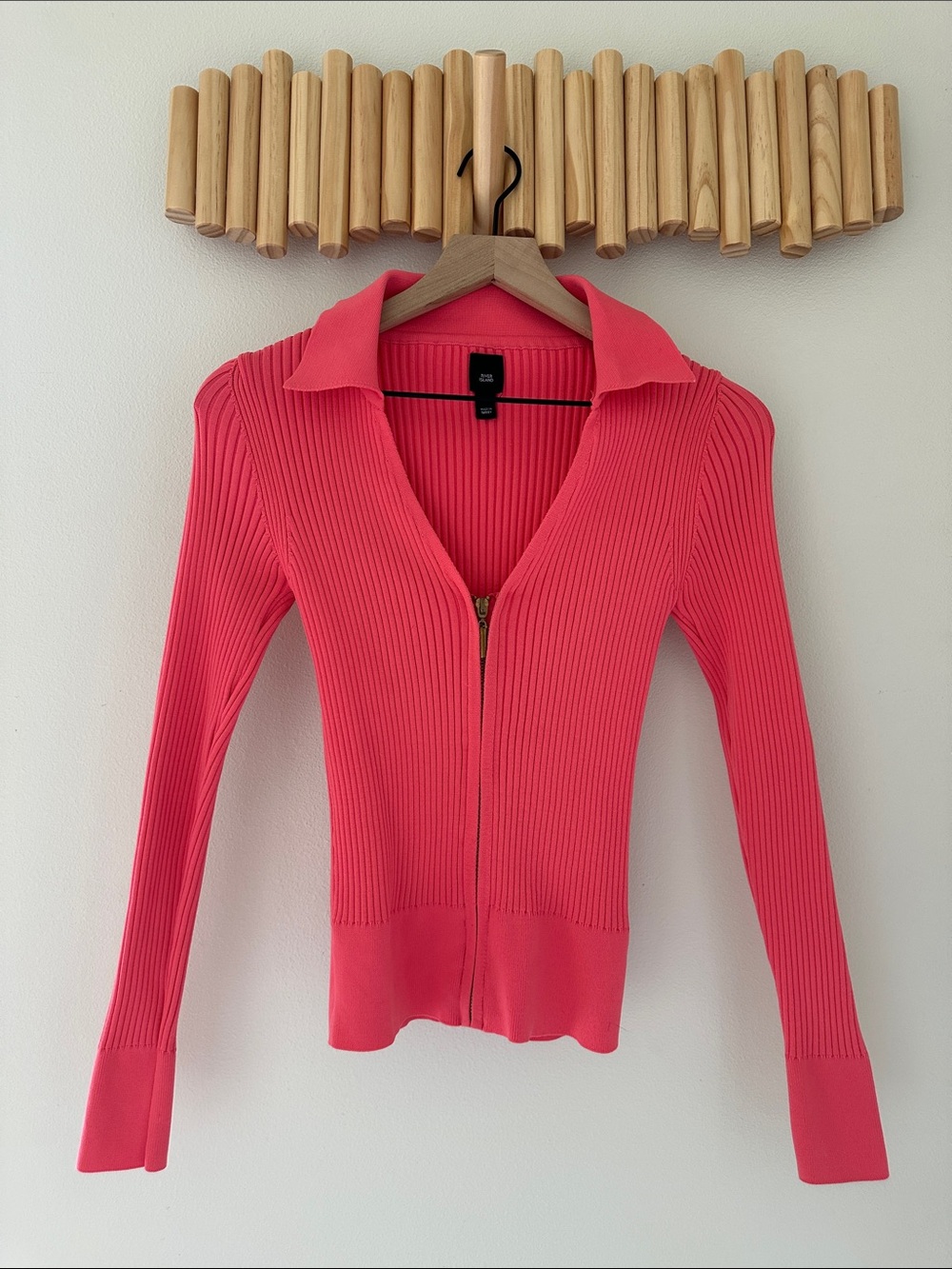 Ribbed V-Neck Zip Sweater in Coral Pink